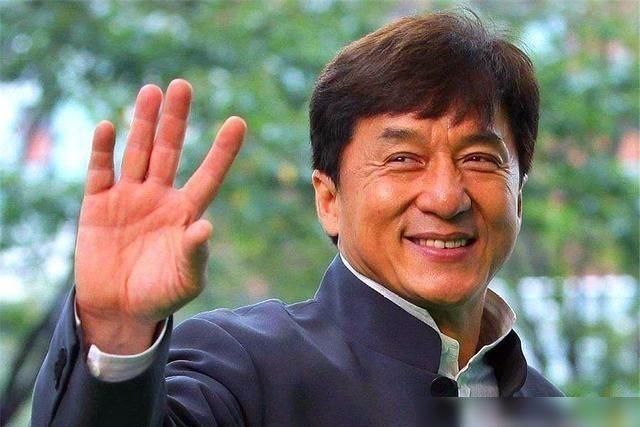  亲密|只有一个人参加了66岁生日，房祖名祝福的方式非常亲密