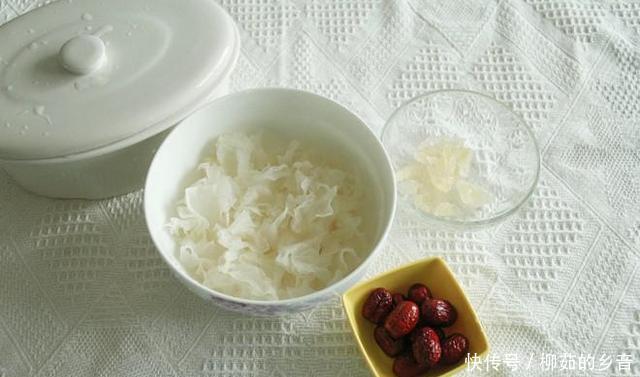 乌黑|红枣与此物一起煮,皱纹消失了,嘴巴不臭了,头发变得乌黑发亮!