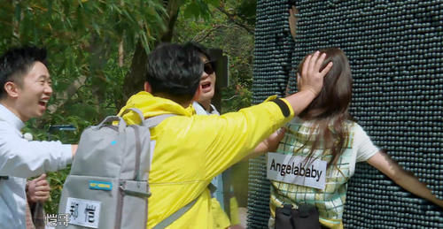  没整|郑恺按压baby的脸，看到她的补救方法，网友：整没整太明显！