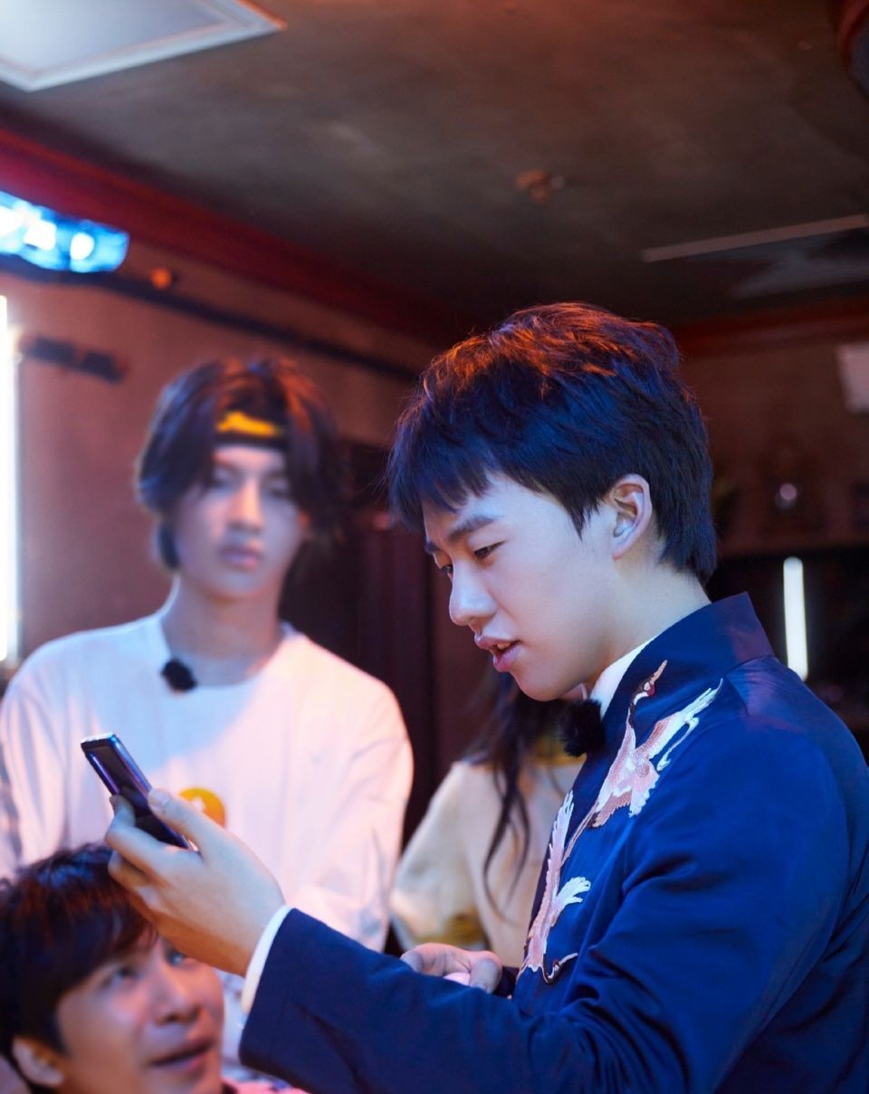 大神版|看《密室大逃脱》被节目组恶心到,偷明星的流量,去投喂素人