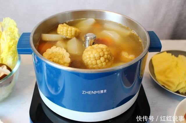 天气|天气转凉，夫妻俩这样吃晚餐，自制火锅汤底，鲜美低脂又饱腹