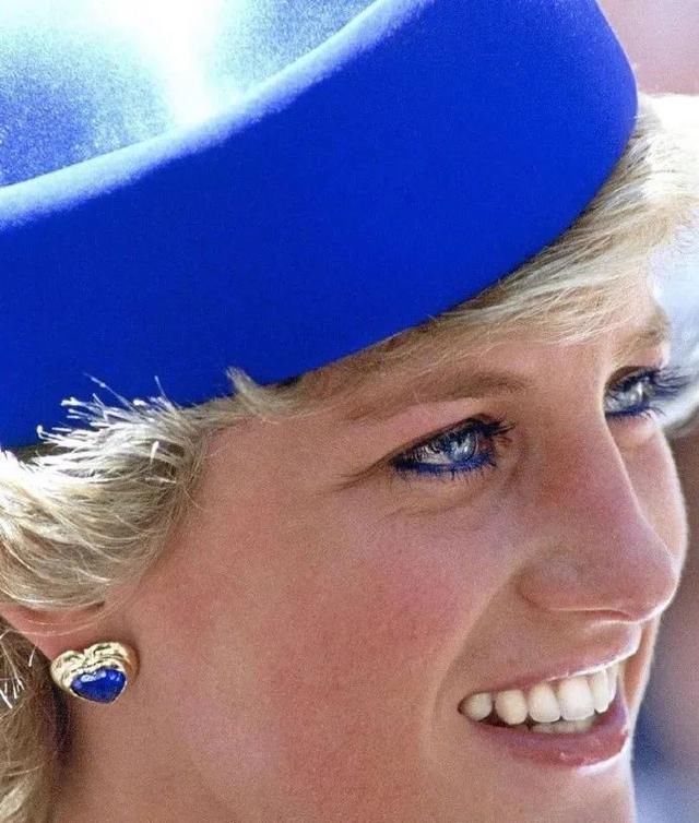  真的|讲真的｜陈赫的“蓝色妖姬妆”，究竟是何方神圣（妖孽）？