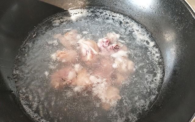  母子|天热不想做饭就煮一锅它，拌在米饭里，母子2人吃光盘了，特省事