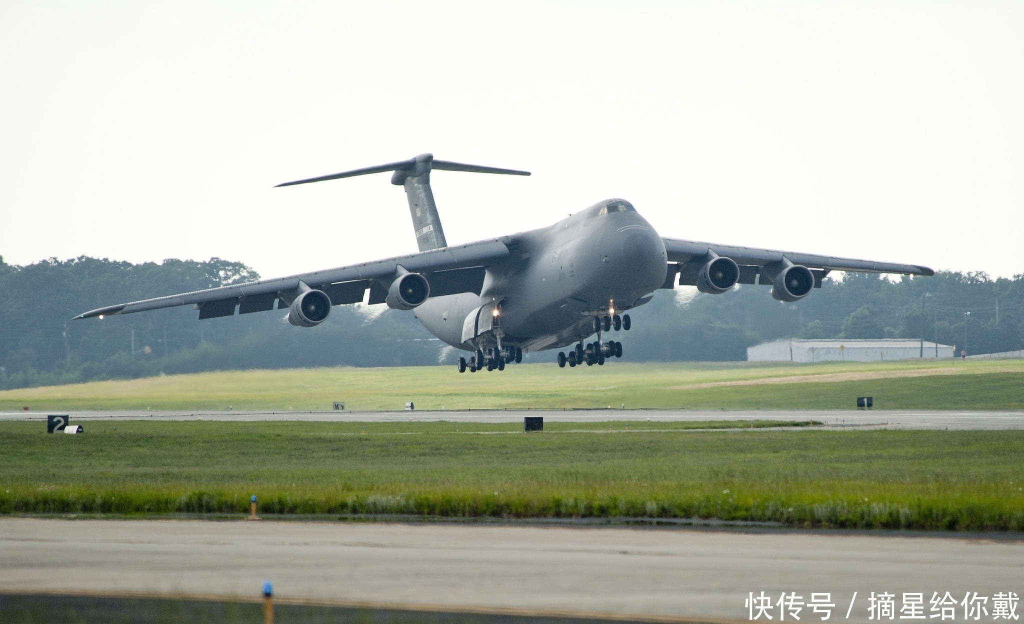 战略运输机哪家强?安124最大载重150吨,C