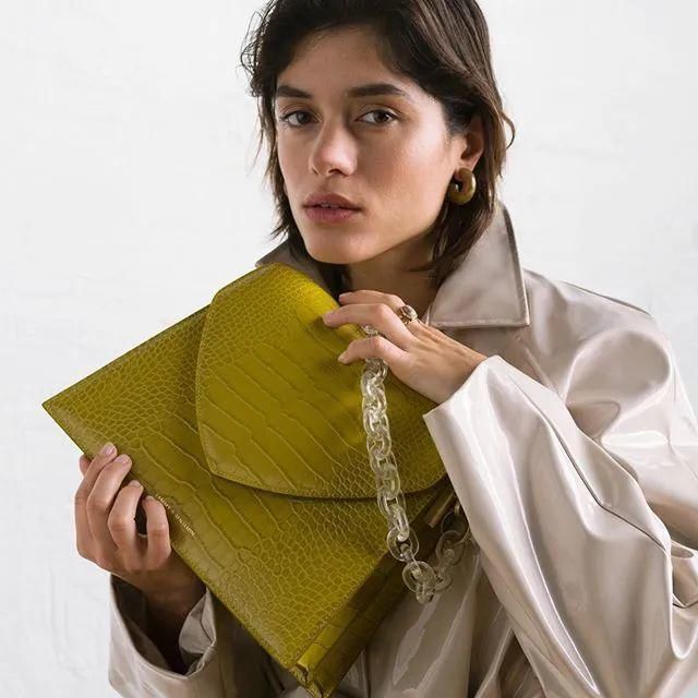  大牌|如果你有5000块，是攒钱买大牌包还是买小众品牌？