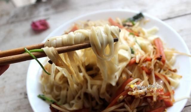 好吃|吃了30年手擀面,这样做筋道好吃不断条,比吃饺子还香,吃不够