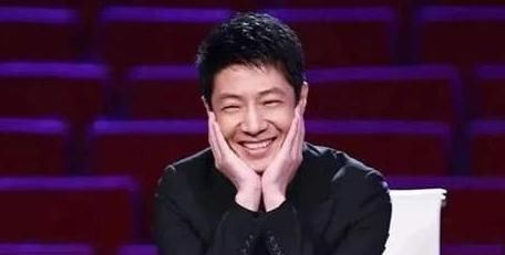  天团|央视主持天团年轻时什么样？康辉撒贝宁嫩成小鲜肉，董卿美到犯规