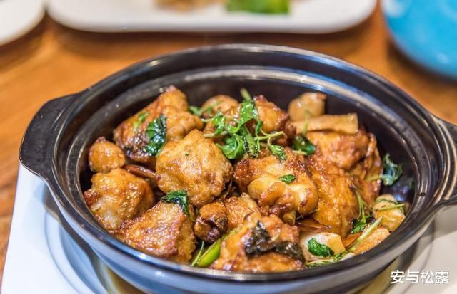  地道|台式三杯鸡，香甜鲜嫩，自己做超简单，不去餐厅也能吃到地道美食