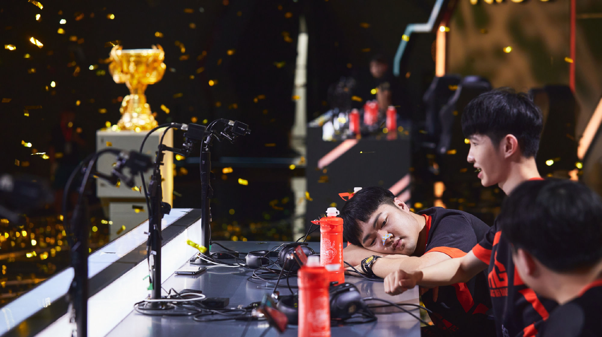  定妆|AG战败后，老帅重拍定妆照，AG老将要回归了？