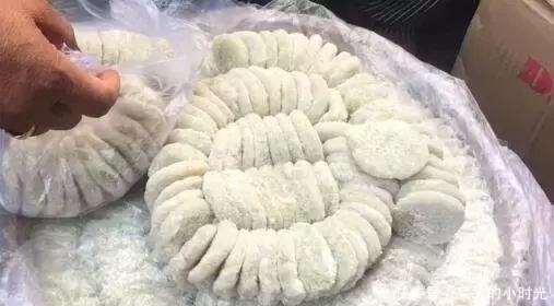 大妈|大妈集市上卖“稀罕小吃”每天限量2盆,2小时全卖完,来晚吃不到