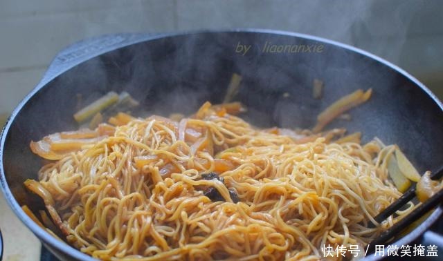 地方叫|用这菜做焖面,老公最爱吃,浓香美味,到了冬天周周都要吃