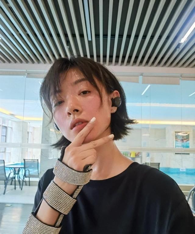  姐姐|《乘风破浪的姐姐》这个节目是怎么让你觉得万茜原来就很红的