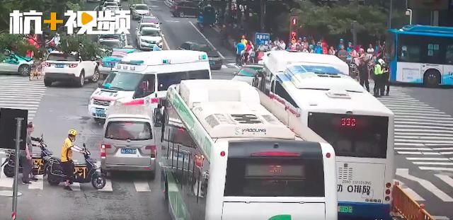  蓝精灵|11秒，1条命！多亏这群“蓝精灵”