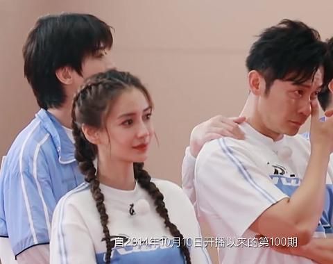 落泪|得知《奔跑吧》录制100期时,李晨郑恺落泪,谁注意baby的举动