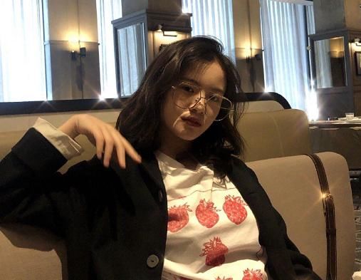  段振宇|二十不惑演员戴眼镜，段振宇像算命先生，看到罗艳：一眼万年！