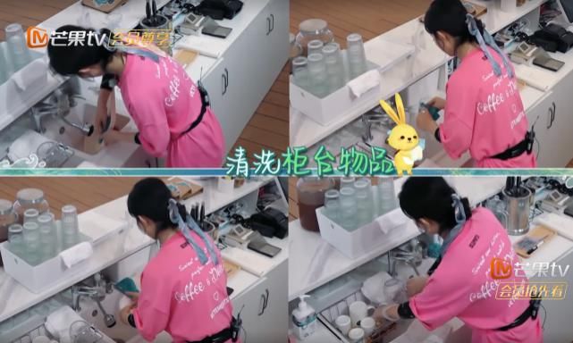  黄晓明|《中餐厅》张亮菜品没熟遭客人投诉，谁注意赵丽颖做法？比节目组有良心