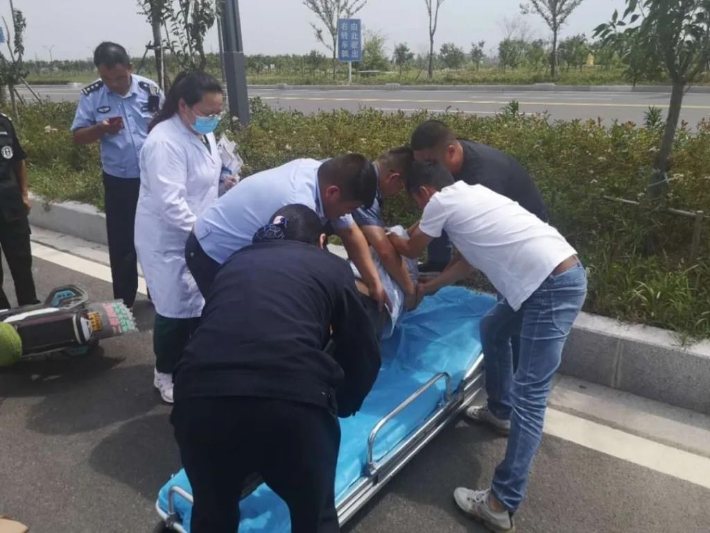  倒地|涟水一男子倒地，幸亏遇上了他们