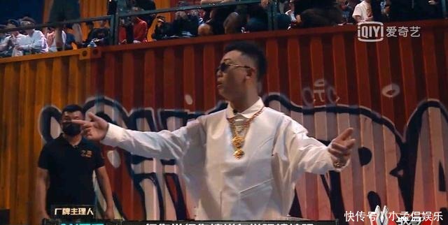 链子|为了拿到链子不惜下跪,这样卑微的说唱,难怪获得全场的嘘声!