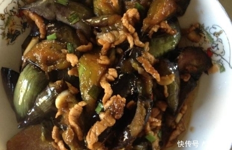 油亮|鲜嫩可口香味四溢，营养美味色泽油亮，孩子能多吃一碗饭