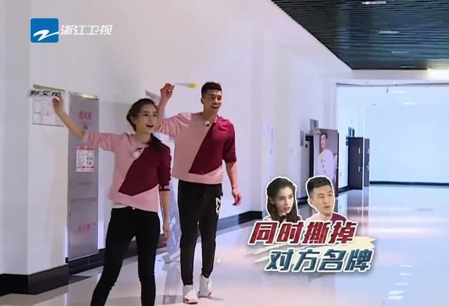 Baby|Baby唯一不敢对视的男嘉宾,见面瞬间跪倒在地,郑恺的反应亮了