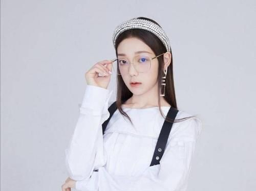 LOGO|硬糖少女LOGO风波未完,希林娜依·高的回应又掀波澜