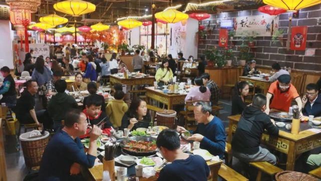 国庆|【六枝融媒】六枝人民品美食 庆国庆