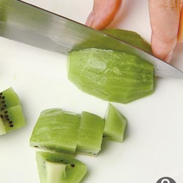  只用|只用水果就可以做出漂亮的彩虹果汁，简单又高颜值，两分钟学会