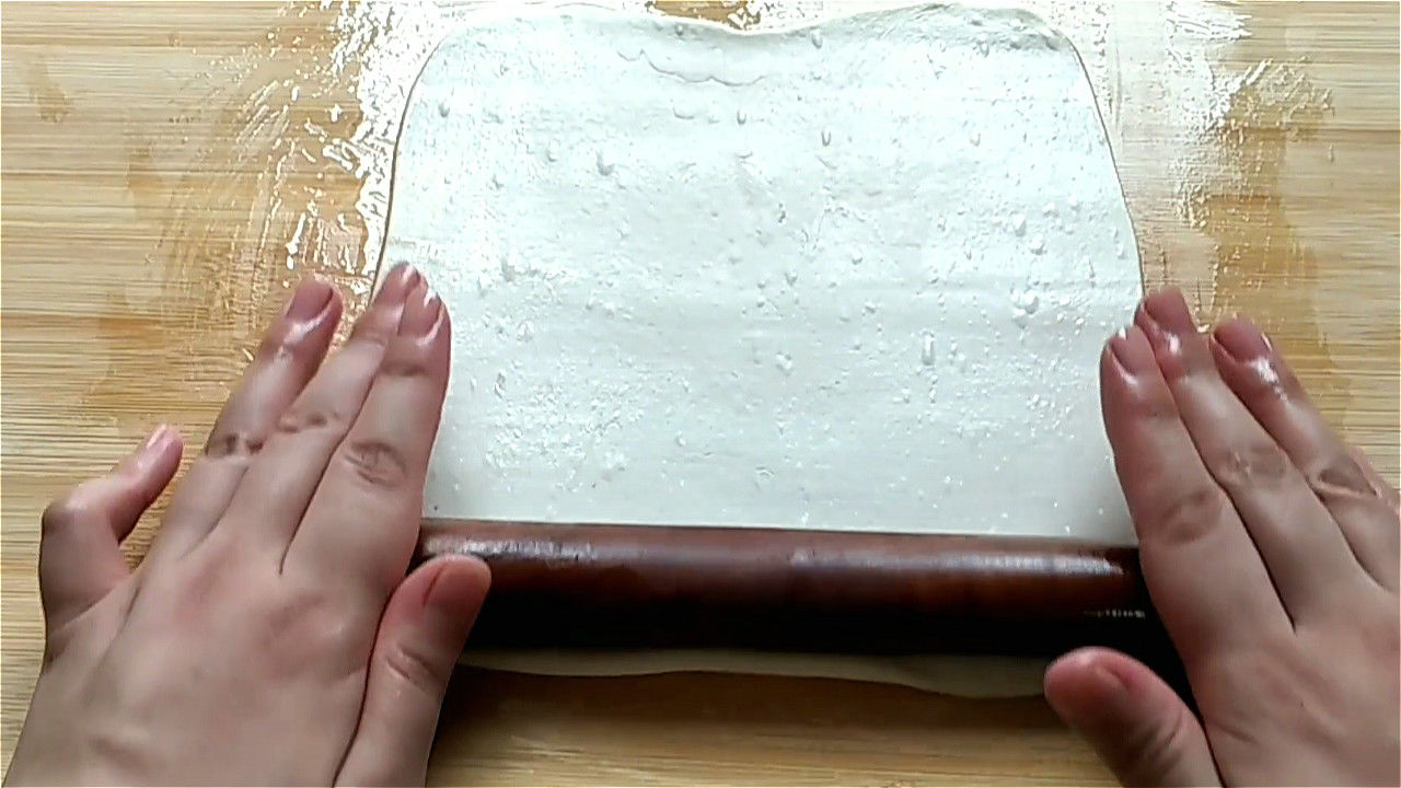 做成|入秋后,多吃点西葫芦,做成馅饼真香,做法简单,出锅皮软馅香