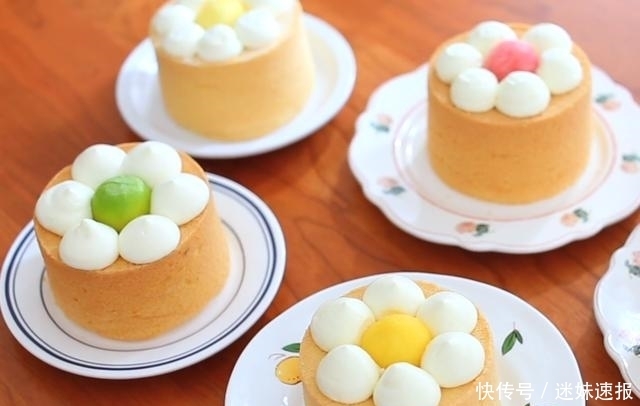 绵软|爆浆花朵小蛋糕:做法简单,绵软香甜,看着就想吃,孩子超喜欢