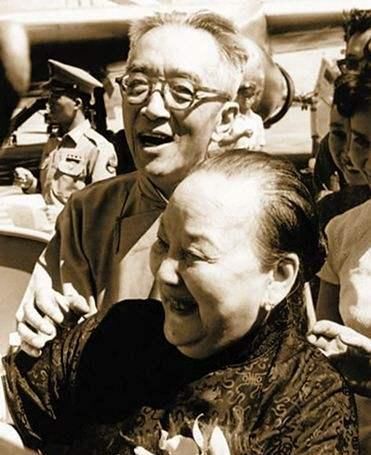  气死|75岁北大校长娶拜金女，家产被骗离婚还赔50万，78岁被活活气死！