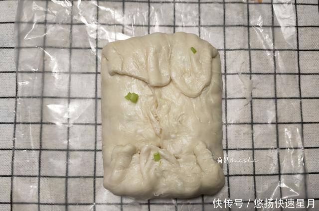 外酥|懒人早餐手抓饼巧变蔬菜鸡蛋饼,外酥里嫩,10分钟搞定早餐