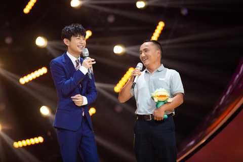  蔡徐坤|《青春芒果夜》朱一龙黄晓明蔡徐坤点燃青春，姐姐们舞台燃炸全场