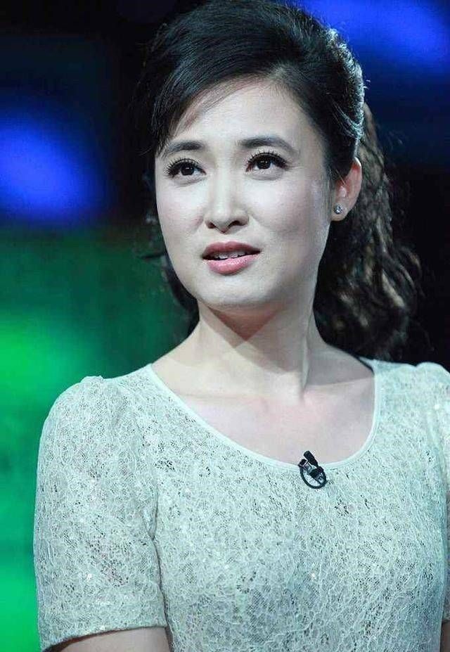 天涯共此时|舞蹈出身却被迫成为央视主持人,颜值不输李红,半隐退后生活成谜
