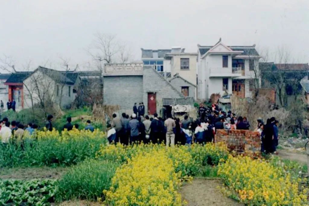  嫌疑人|猪圈里发现无名女尸，经查为南京某大学学生，警方追凶17年终将嫌疑人抓获