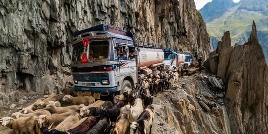  不了|一盆凉水泼下来，外国专家称：一旦开火印度军队抵抗不了几天