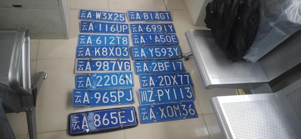  官渡|水中捡到多面车牌官渡警方希望车主速来认领