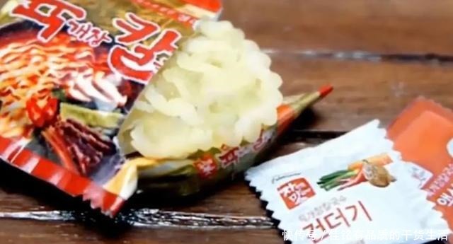 有人|最迷你的泡面,吃100包都不一定饱,网友这面怎么还会有人买