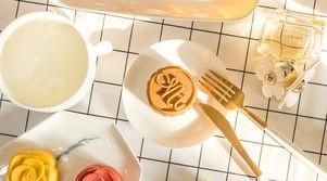 亲戚朋友|中秋过节送月饼,这样做的月饼可以拉丝哦,亲戚朋友都喜欢