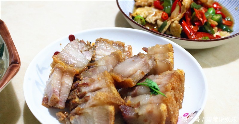 下厨|亲戚来家里送结婚喜帖,我下厨做了6菜1汤,亲戚夸我厨艺好