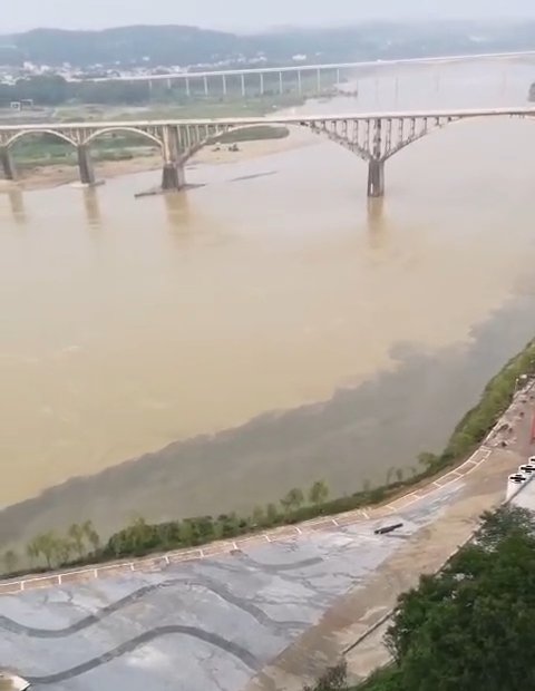 嘉陵江|四川南部嘉陵江“黑龙”系上游雨污混合水漏涌 目前已被“修理”