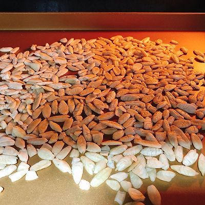 莲花|#入秋滋补正当时#榄仁豆沙莲花月