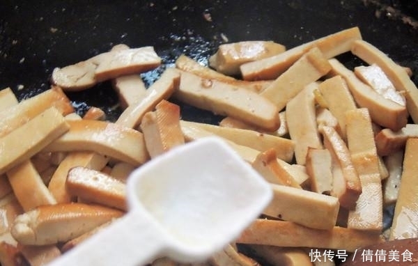 才能|香干要怎么做才能柔软又入味?原来放水有讲究,出锅之后比肉好吃