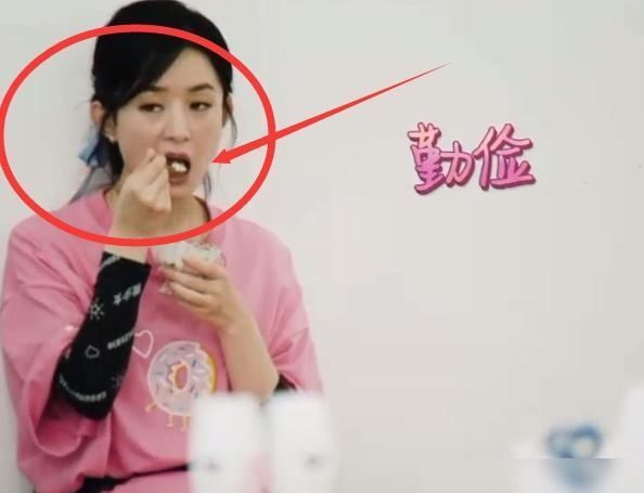  综艺节目|赵丽颖看到桃子隔夜变质，谁注意她的处理办法？才知有多节俭
