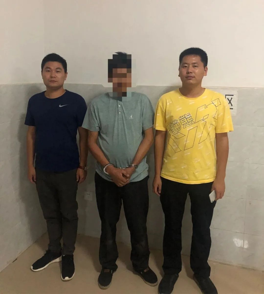  内用|理发店内用毛巾捂嘴抢劫，东乡王某被抓！