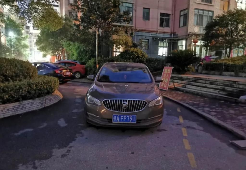 占用|?持续曝光！萍乡又一批私家车占用消防车通道