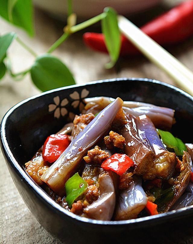  油腻|炒茄子总吸油？多加一步，不油腻、不发黑，很实用的技巧！