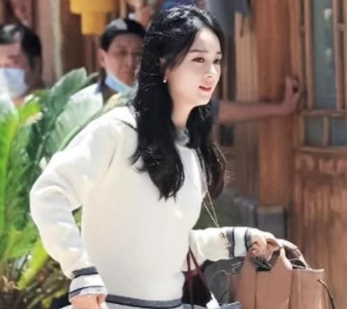  偏心|同样是前台小妹，赵丽颖杨紫的待遇大不相同，节目组偏心谁一目了然