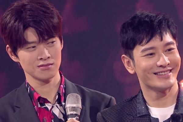  眼神|乘风破浪姐姐黄圣依拉票时，看魏大勋注视眼神，网友直言不礼貌