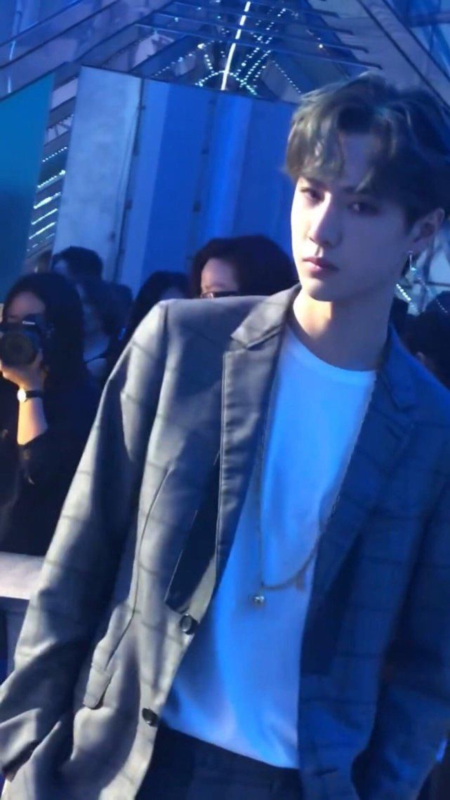  爱豆|每日爱豆 王一博 叫我酷盖 摩托车才是我的老婆