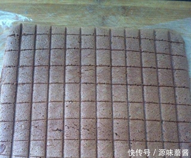 朗姆酒|波点巧克力蛋糕卷,酒体丰满,甜而不腻